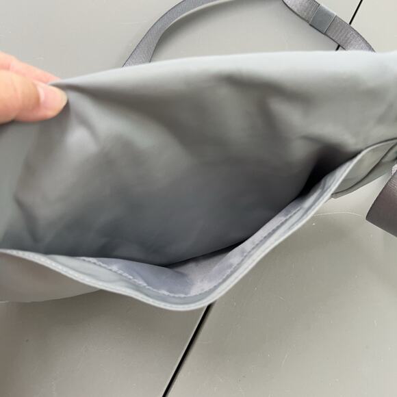 Lululemon All Night Festival Bag 5L Grey/Silver Crossbody Pockets Zippers - Picture 4 of 12